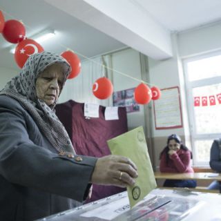 Turquía vota en repetición de comicios parlamentarios clave