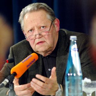 Muere Schabowski, quien anunció apertura del Muro de Berlín