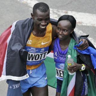 Kenianos Biwott y Keitany se llevan el maratón de NY