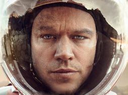 La cinta sobre un astronauta extraviado en el planeta rojo, encabeza por cuarta semana las cifras. FACEBOOK / The Martian