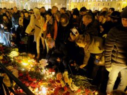 Cientos de personas recuerdan a las víctimas del vuelo ruso que murieron. AFP / O. Maltseva