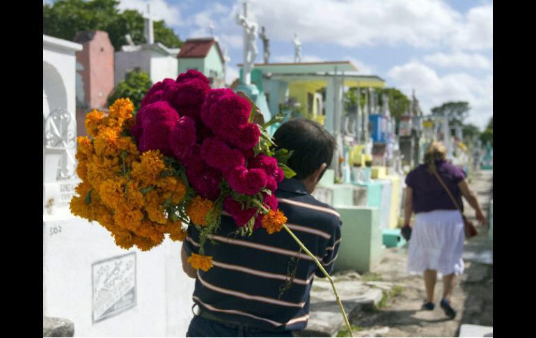 Hasta el momento, las celebraciones del Día de Muertos han registrado saldo blanco en cementerios tapatíos. NTX / H. Borges