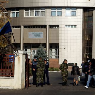 Acusan de homicidio a dueños de club rumano incendiado