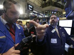 Al cierre de los mercados, el Dow Jones sumó 165.22 puntos, lo que le permitió abandonar las pérdidas que venía acumulando en el año. AP / ARCHIVO