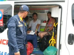 Las personas rescatadas recibieron atención médica básica. TWITTER / @armadacolombia