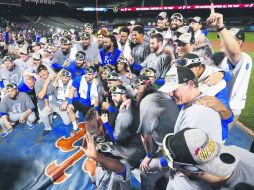 Kansas City celebró el domingo por la noche el título de la Serie Mundial tras vencer en el quinto juego a los Mets de Nueva York. AP / A. Haffey