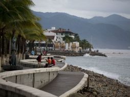 Expertos exhortan a la población a mantenerse informada sobre lo que acontezca en torno al fenómeno. AP / R. Blackwell