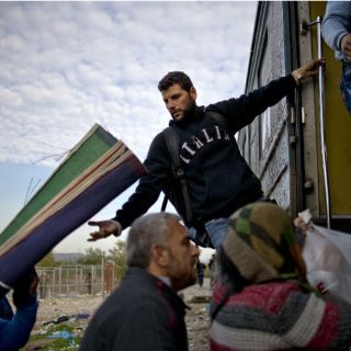 Serbia y Croacia habilitan trenes para migrantes