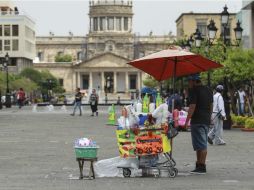 El comercio deberá estar ubicado en los pasos peatonales, principalmente, de ninguna forma en plazas del primer cuadro. EL INFORMADOR / ARCHIVO