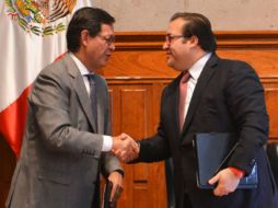 Roberto Campa Cifrián y el gobernador de Veracruz, Javier Duarte. TWITTER / @GobiernoVer