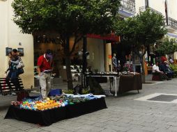 Los vendedores no podrán trabajar más allá de las 19:00 horas y deberán usar uniforme. EL INFORMADOR / E. Barrera