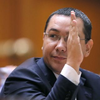 Primer ministro de Rumania presentó su dimisión