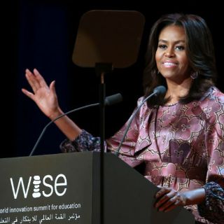 Michelle Obama pide diálogo 'honesto' sobre educación de mujeres