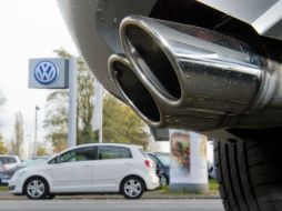 La empresa germana cree que las emisiones de CO2 podrían afectar a 800 mil vehículos. EFE / J. Stratenshulte