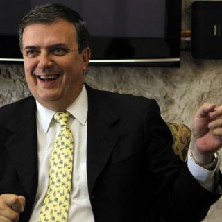 Sin órdenes de aprehensión contra Ebrard, dice abogado