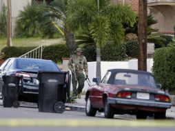 Autoridades señalan que el sospechoso se encuentra atrincherado en un apartamento y rodeado por la policía. AP / G. Bull