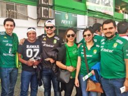 Aficionados comienzan a llegar al Npu Camp donde a las 21:00 horas se jugará el partido. TWITTER / @clubleonfc