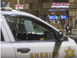 El oficial ordenó a la conductora detenerse en un área aislada, donde la atacó sexualmente. YOUTUBE / wochit News