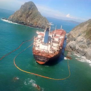 Retiran combustible de buque encallado por 'Patricia'