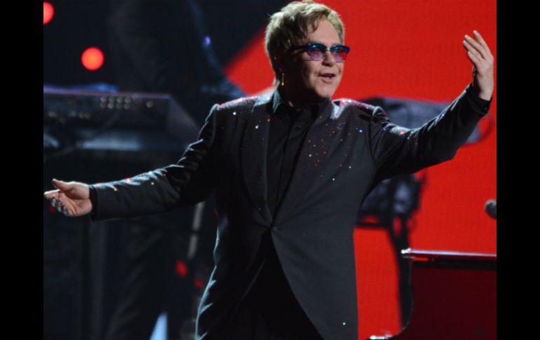 Elton John ha calificado de 'ridícula' la actitud de Putin sobre el colectivo LGBT. AFP / ARCHIVO