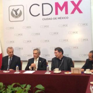 Mancera se reúne con coordinador de visita del Papa