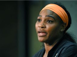 Imágenes de circuito cerrado muestran que Williams salió del establecimiento y encaró al sujeto en la acera. AP / M. Terrill