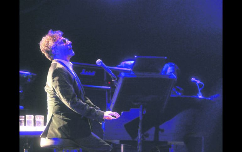Fito Páez complació a los asistentes con “Un vestido y un amor”, uno de sus temas más emblemáticos. EL INFORMADOR / P. Franco