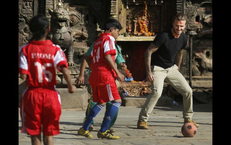 Cientos de personas se congregaron para ver el partido. AFP / Especial