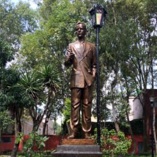 Festejan a Agustín Lara en La Rotonda de la Ciudad de México