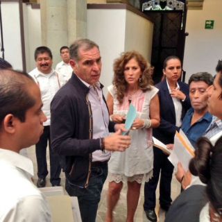 Oaxaca exhorta a maestros a cumplir con evaluación educativa