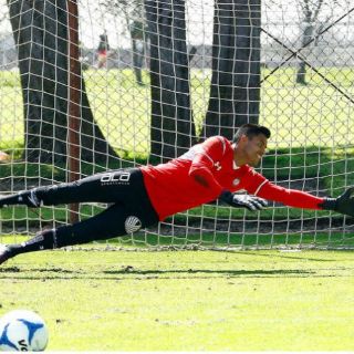 Talavera sueña con titularidad en el 'Tri'