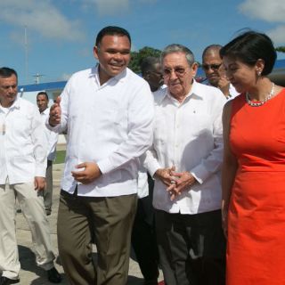 Concluye visita de Estado de Raúl Castro a México