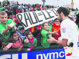 La leyenda española, Raúl González, goza de popularidad en Estados Unidos. AFP /