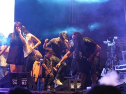 Un niño bailó en el escenario con Morenito de Fuego al ritmo del reggae. EL INFORMADOR / P. Pérez