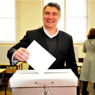 Celebra Croacia sus primeras elecciones