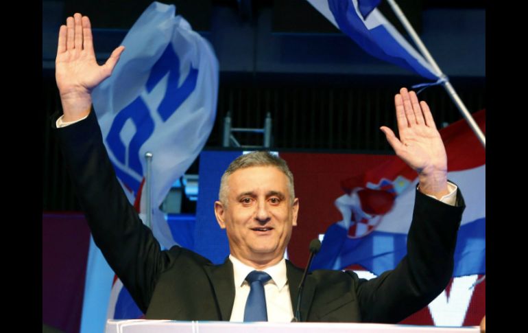 Tomislav Karamark, líder de los conservadores, celebra el triunfo en las elecciones de este domingo. EFE / A. Bat