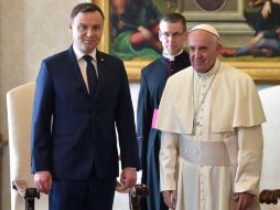 El Papa Francisco (d) se reunió con el presidente de Polonia, Andrzej Duda (i). EFE / E. Ferrari