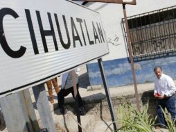 Meade visitó Cihuatlán para para supervisar los trabajo de rehabilitación así como el reparto de enseres. TWITTER / @JoseAMeadeK