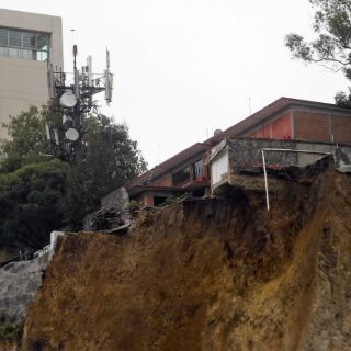 Presentan ante PGR denuncia por deslaves en Santa Fe