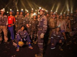 La cinta trata la tragedia vivida por mineros en Chile que permanecieron sepultados 69 días por un derrumbe. ESPECIAL / the33movie.com