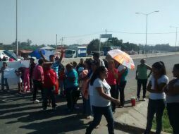 Los manifestantes demandan que las autoridades municipales actúen en contra del presunto despojo de particulares. ESPECIAL /