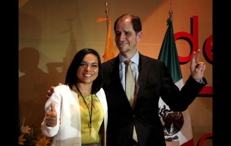 Al inicio de la sesión, Basave y Beatriz Mojica son presentados como nuevos integrantes del Comité Ejecutivo. SUN / ARCHIVO