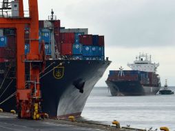 Excelencia en logística. La renovación tecnológica y de infraestructuras garantiza la capacidad para mover millones de contenedores. AFP /  T. Yamanaka