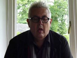 Los versos de Rodríguez Núñez fueron calificados como osados, auténticos y con serenidad en el conflicto. YOUTUBE / HenwrMwyn