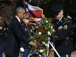 El presidente rinde tributo en el Día de los Veteranos. AP / S. Walsh