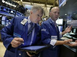 El selectivo S&P 500 cedió hasta los 2 mil 075.00 enteros, de igual manera, el Nasdaq retrocedió hasta las 5 mil 067.02 unidades. AP / ARCHIVO