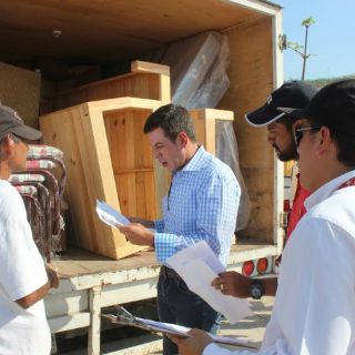 La Sedis entrega menaje a afectados por 'Patricia' en La Huerta