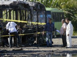 El incendio que consumió casi medio centenar de unidades ocurrió en la madrugada del miércoles. Descartan que haya muertos o heridos. AFP /