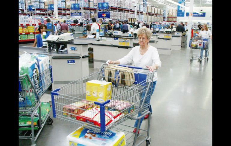 Las cadenas departamentales siguen liderando el crecimiento del sector. BLOOMBERG  /