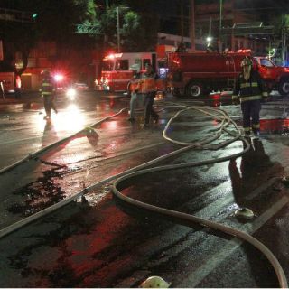 Confirman un muerto y 19 heridos por explosión de pipa en Edomex